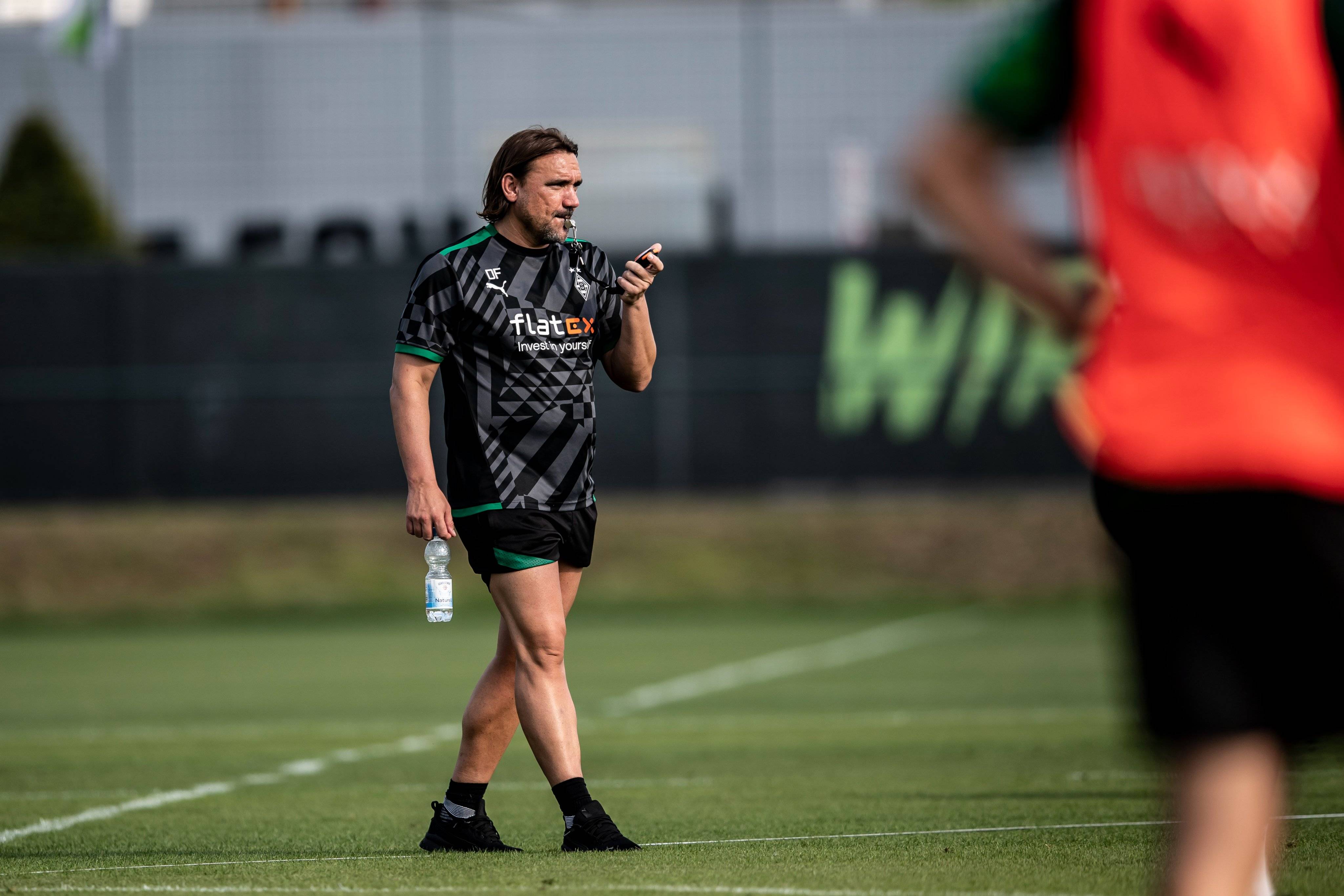 转折点门兴格拉德巴赫更衣室发声,国王杯关键时刻攻防权衡,引发热议,身体对抗强度拉满的简单介绍 转折点门兴格拉德巴赫更衣室发声,国王杯关键时刻攻防权衡,引发热议,身体对抗强度拉满的简单介绍