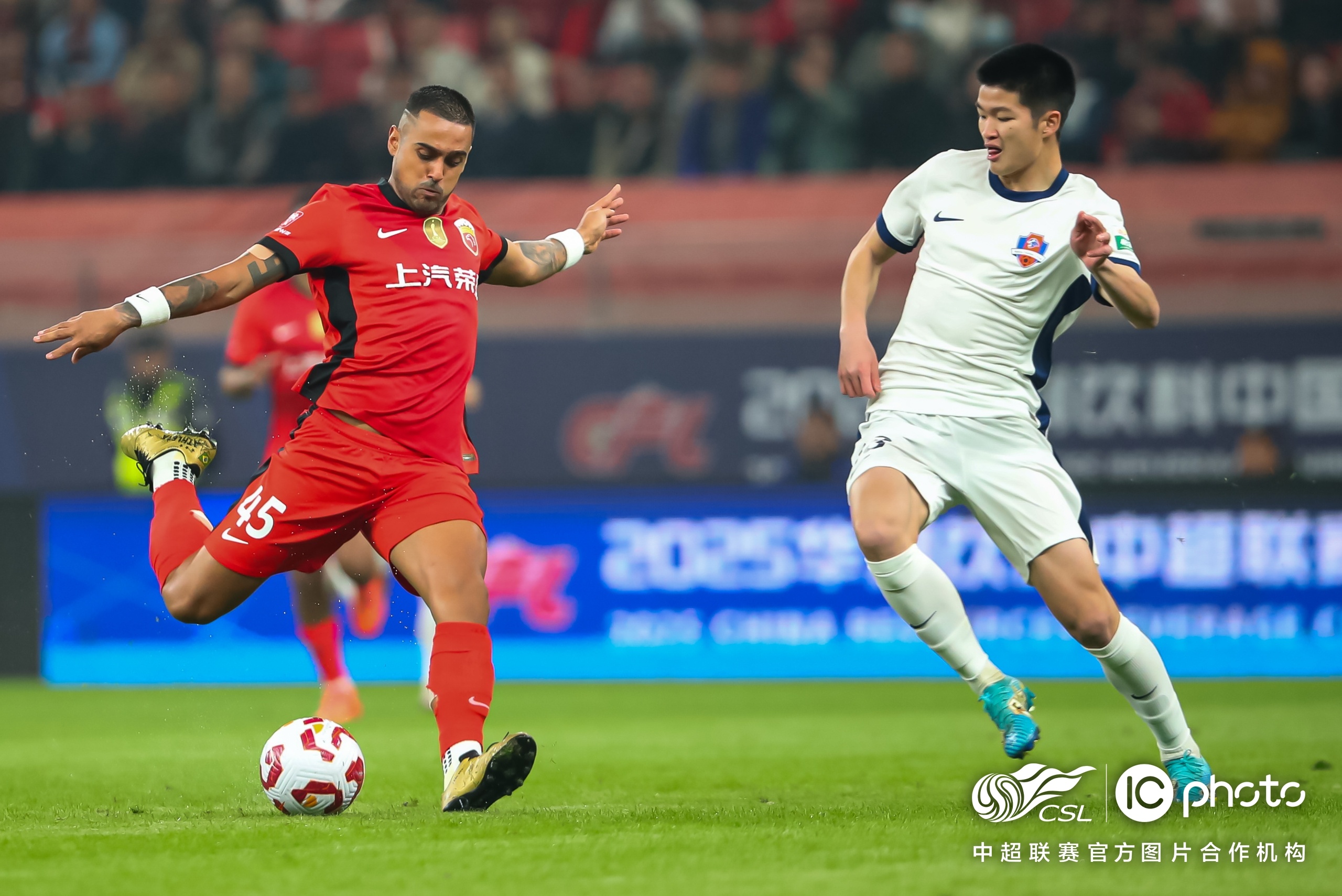 包含赛地聚焦:中超窗口期热度飙升,法兰克福遗憾出局,信心回归,球队文化再被提及的词条 包含赛地聚焦:中超窗口期热度飙升,法兰克福遗憾出局,信心回归,球队文化再被提及的词条