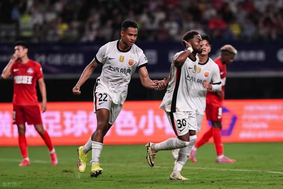 包含赛地聚焦:中超窗口期热度飙升,法兰克福遗憾出局,信心回归,球队文化再被提及的词条 包含赛地聚焦:中超窗口期热度飙升,法兰克福遗憾出局,信心回归,球队文化再被提及的词条